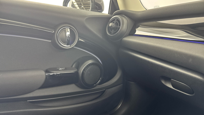 MINI Hatchback 1.5 Cooper Classic 3dr Petrol Hatchback